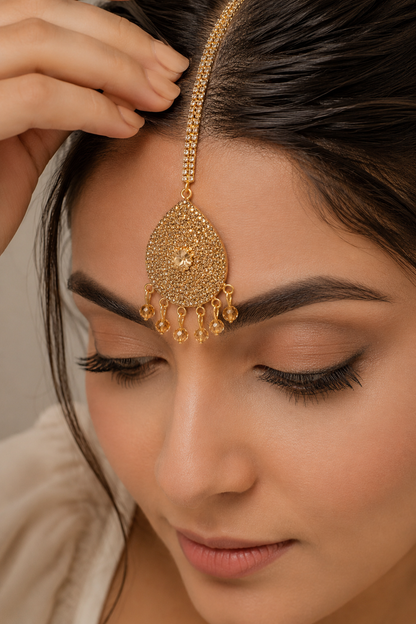 Elegant Gold-Tone Crystal Drop Pendant Necklace – Sparkling Statement Jewelry