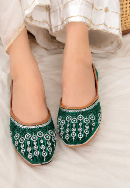 Traditional Women's Green Embroidered Khussa - Ethnic Pakistani Footwear